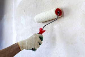 Как наносить грунтовку на стены​
